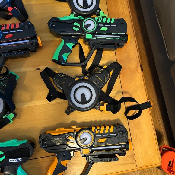 🎯 ArmoGear Laser Battle Set – 6-Player Infrared Laser Tag System - Picture 3 of 6